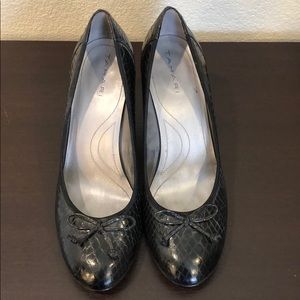 Tahari Heels